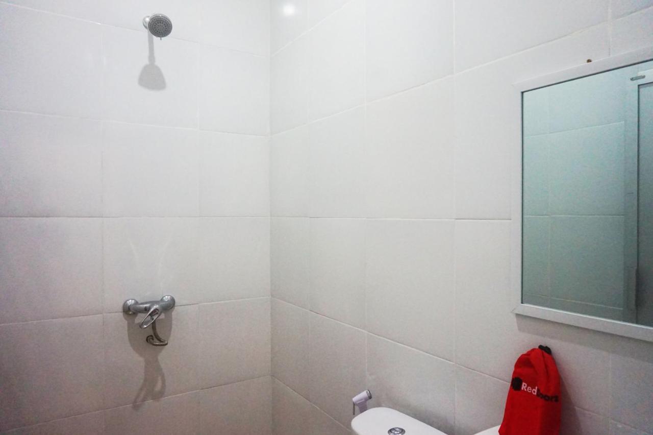 Reddoorz @ Jalan Tanjung Blitar Hotel Ngoại thất bức ảnh