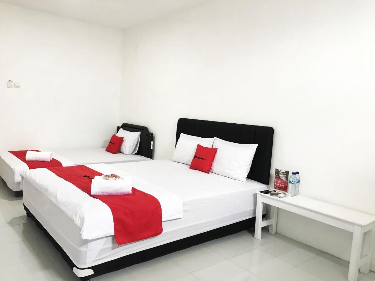 Reddoorz @ Jalan Tanjung Blitar Hotel Ngoại thất bức ảnh